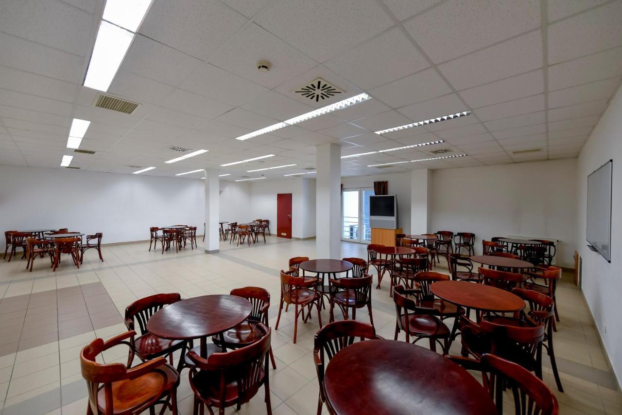 Campus Hotel Debrecen Extérieur photo