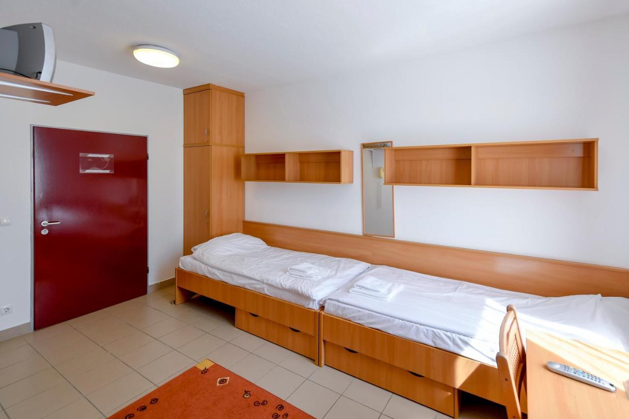 Campus Hotel Debrecen Extérieur photo